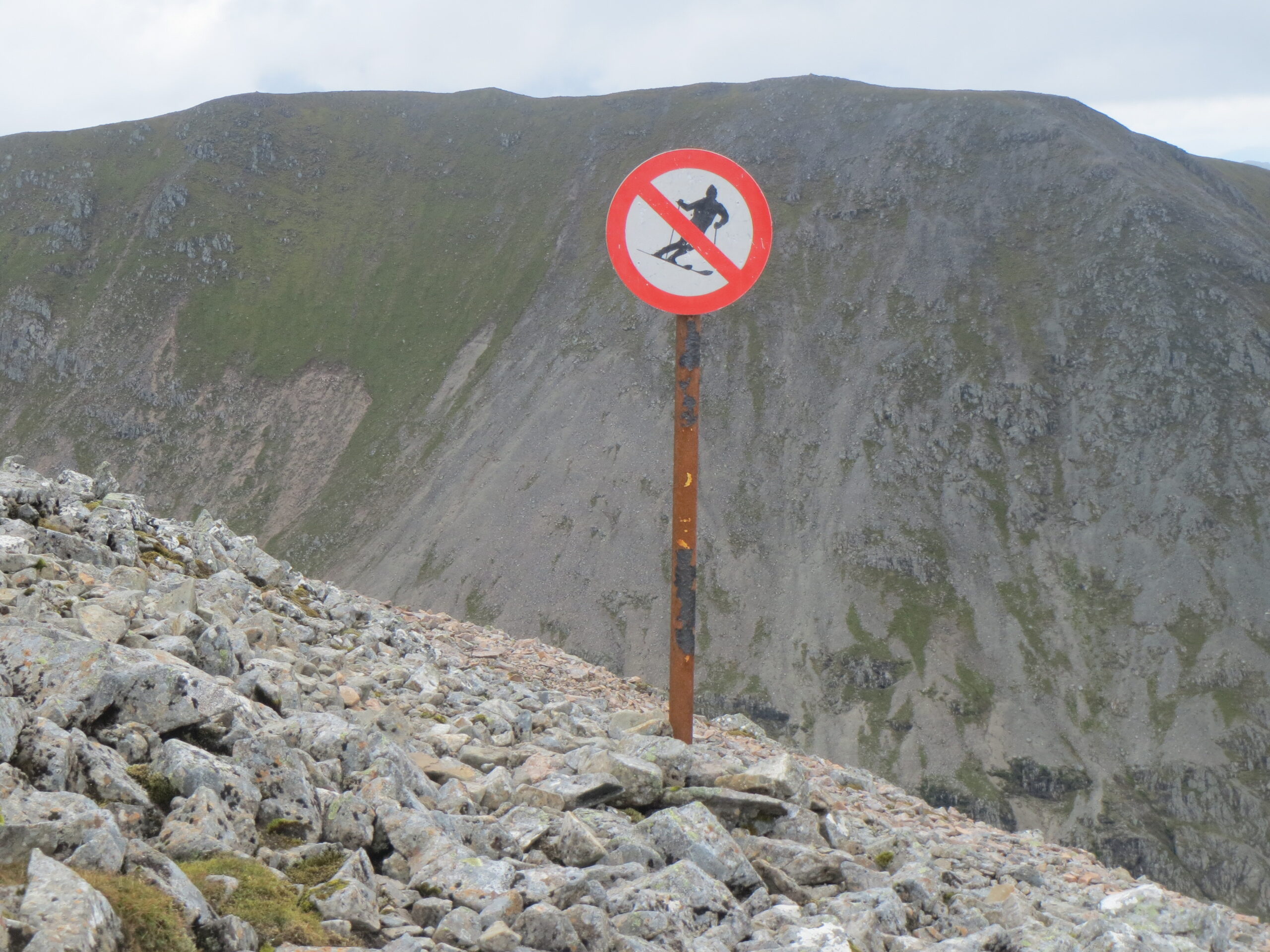 Munro with cancer #122 and #123 – a tale of midges and tourists